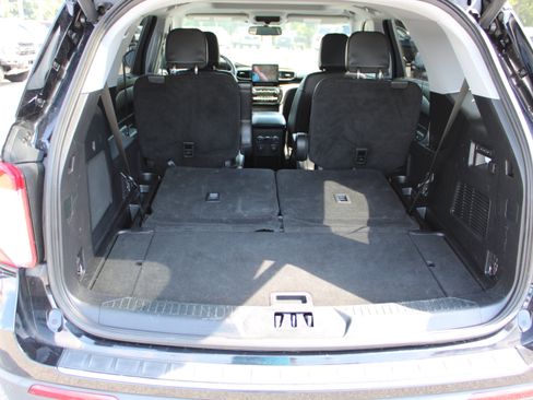 Used 2021 Ford Explorer Limited w/ Equipment Group 301A RWD image 13