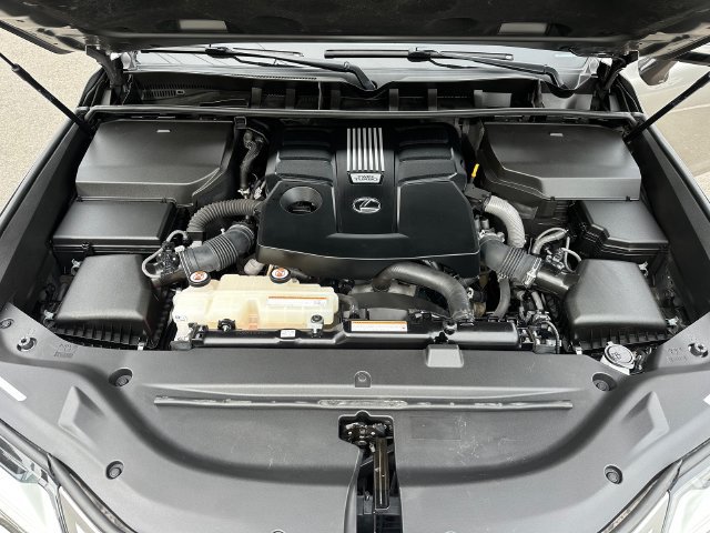 Used 2022 Lexus LX 600 4WD w/ Luxury Package image 7