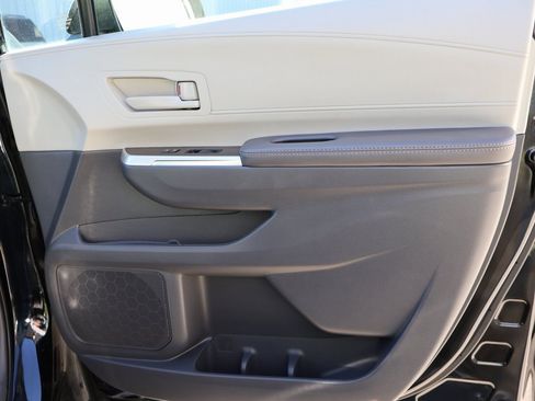 Used 2024 Toyota Sienna LE image 8