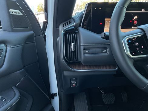 New 2026 Nissan Armada SL image 31