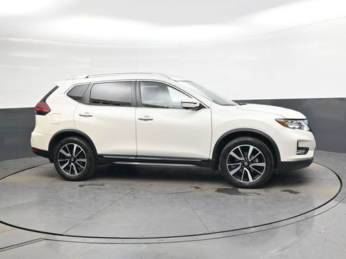 Used 2018 Nissan Rogue SL w/ Premium Package image 3