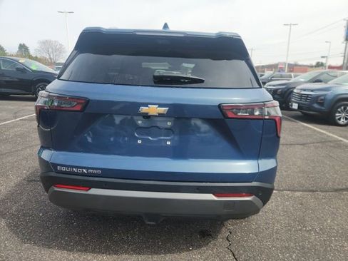 Used 2025 Chevrolet Equinox LT w/ Convenience Package II image 3