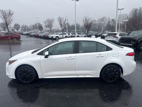 Used 2025 Toyota Corolla LE image 6