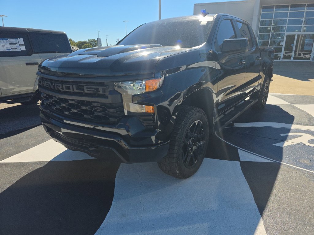 Used 2024 Chevrolet Silverado 1500 Custom Trail Boss w/ Midnight Edition AWD/4WD image 3