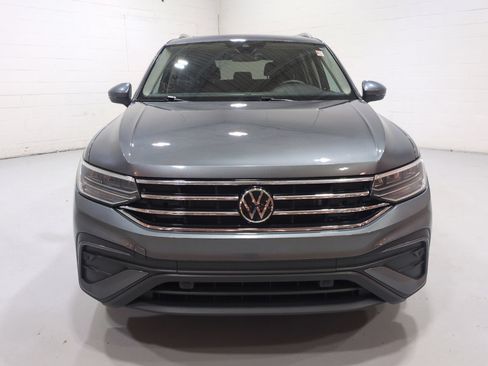 Used 2024 Volkswagen Tiguan SE w/ Panoramic Sunroof Package AWD/4WD image 8