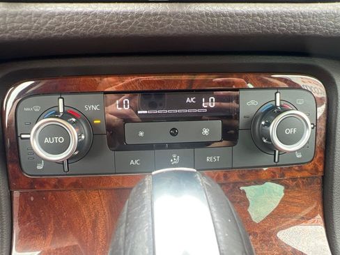 Used 2014 Volkswagen Touareg VR6 AWD/4WD image 23