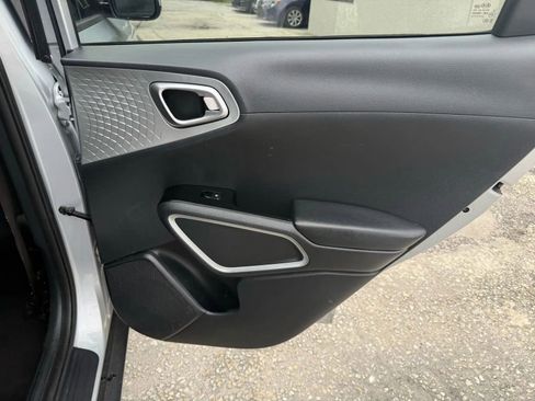 Used 2021 Kia Soul LX FWD image 17