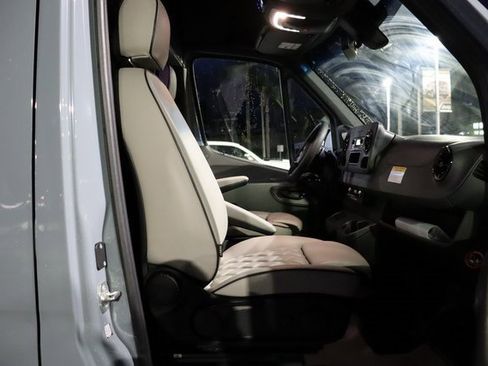 Used 2023 Mercedes-Benz Sprinter 2500 image 29