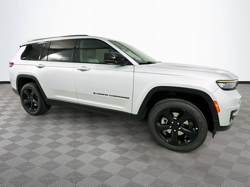 New 2025 Jeep Grand Cherokee L Altitude image 3