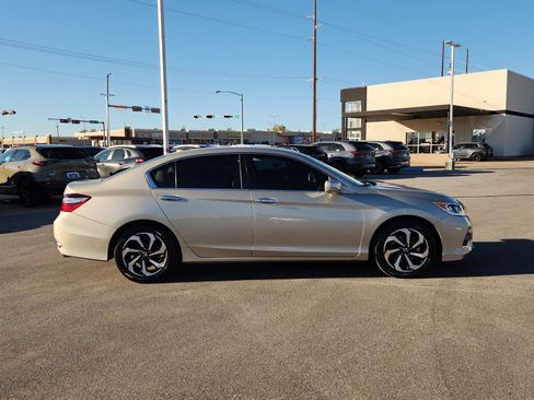 Used 2017 Honda Accord EX-L image 7