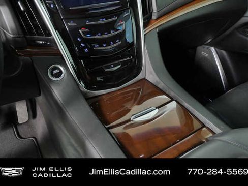 Used 2020 Cadillac Escalade ESV Luxury AWD/4WD image 17