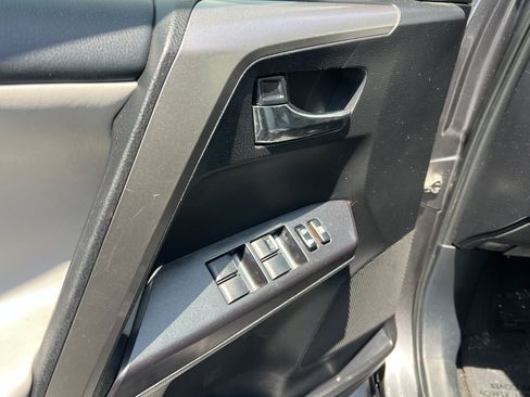 Used 2017 Toyota RAV4 XLE w/ Carpet Mat Package FWD image 22