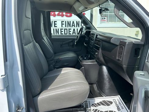 Used 2022 Chevrolet Express 2500 w/ Driver Convenience Package image 25