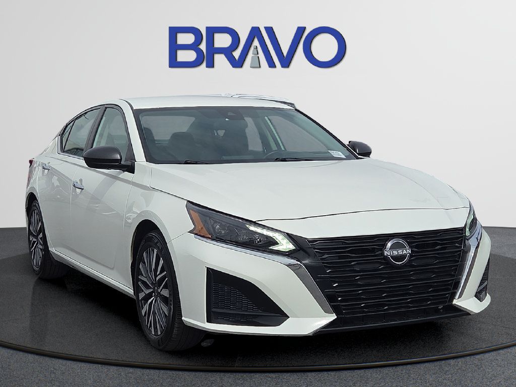 Used 2025 Nissan Altima 2.5 SV FWD image 6
