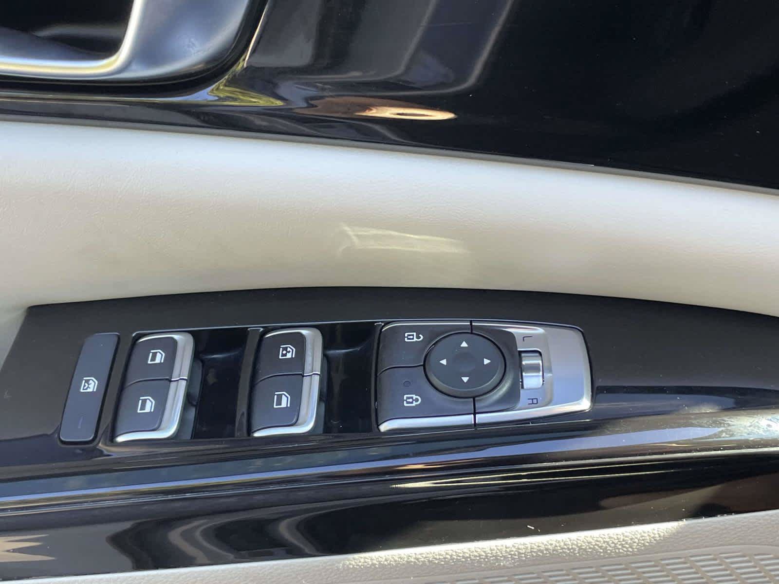 Used 2024 Kia Carnival EX FWD image 32