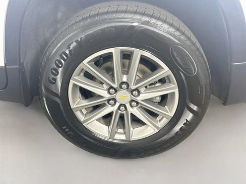 Used 2023 Chevrolet Traverse LT FWD image 30