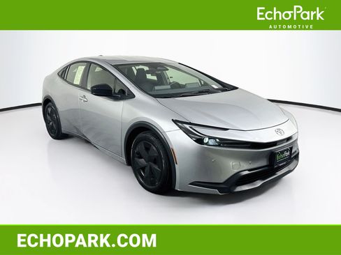Used 2025 Toyota Prius LE FWD image 1