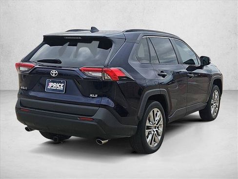 Used 2022 Toyota RAV4 XLE Premium FWD image 5