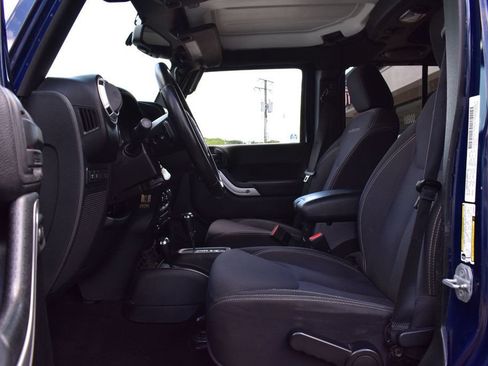 Used 2013 Jeep Wrangler Unlimited Rubicon w/ Connectivity Group AWD/4WD image 29