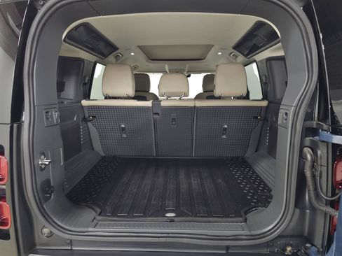 Used 2022 Land Rover Defender 110 S AWD/4WD image 8