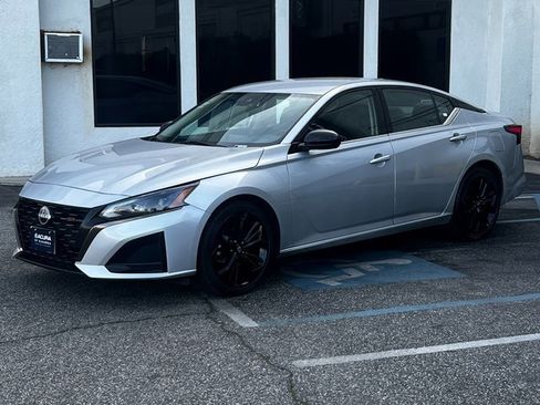 Used 2023 Nissan Altima 2.5 SR image 3