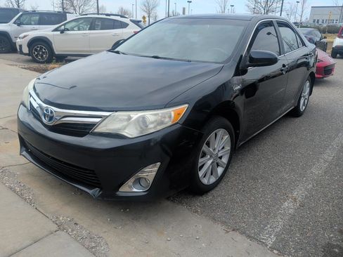 Used 2013 Toyota Camry XLE w/ Convenience Pkg image 1