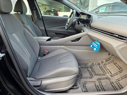 Used 2025 Hyundai Elantra SEL image 6