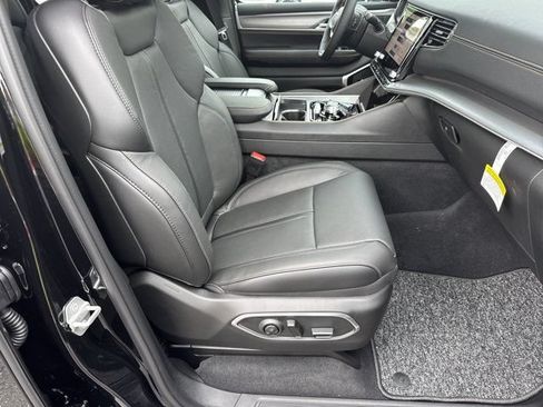 New 2026 Jeep Grand Wagoneer 4WD image 15