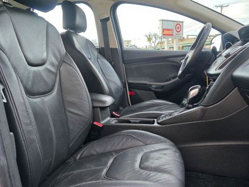 Used 2015 Ford Focus SE w/ Equipment Group 201A FWD image 12