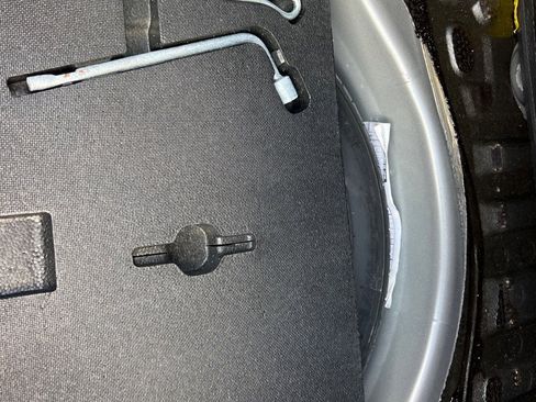 Used 2012 INFINITI G37 x w/ Premium Pkg image 23