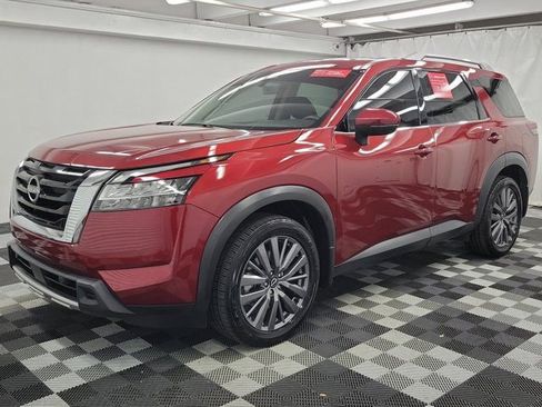 Used 2024 Nissan Pathfinder SL w/ SL Premium Package FWD image 3
