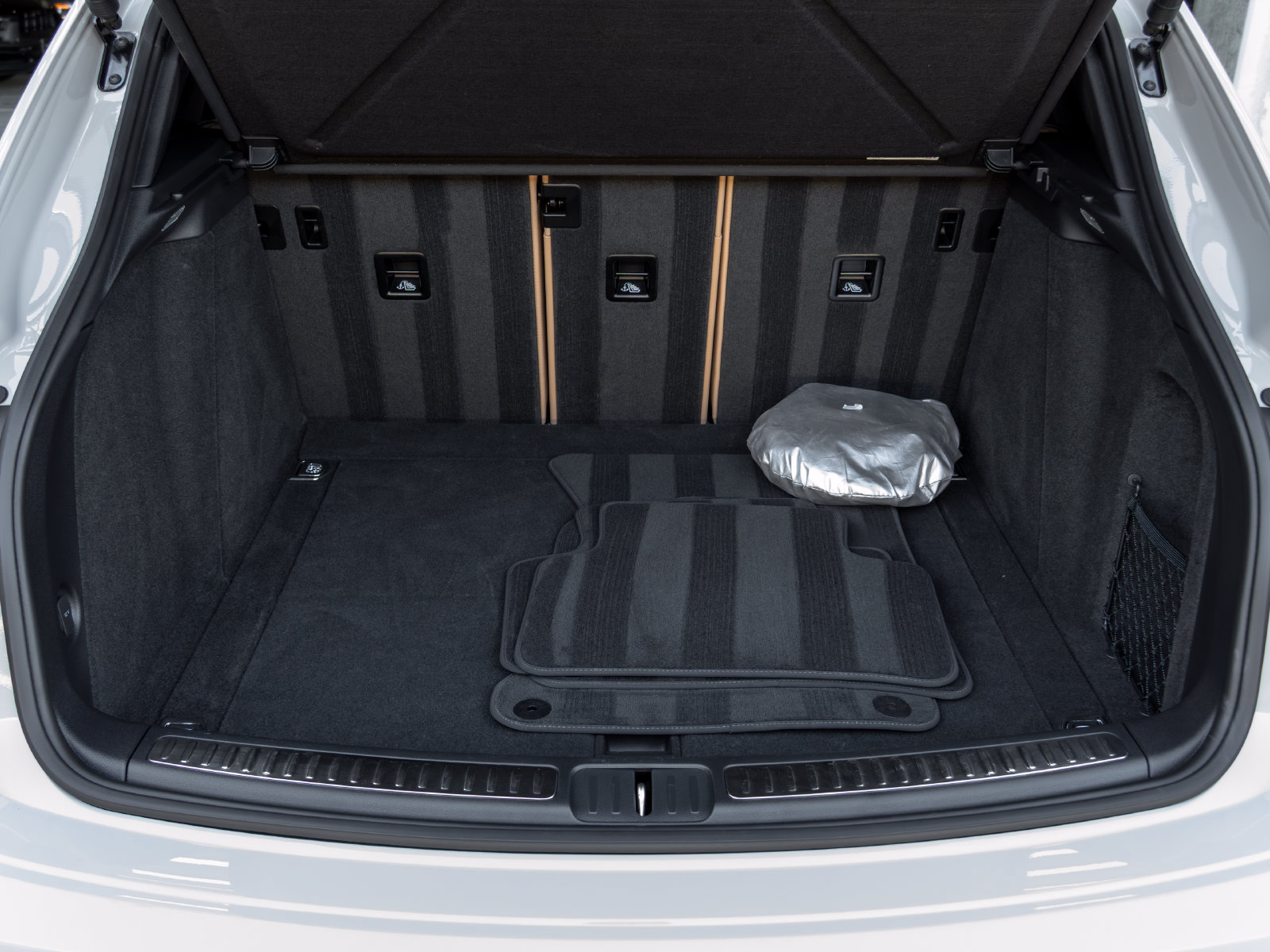 Certified 2023 Porsche Macan S AWD/4WD image 47