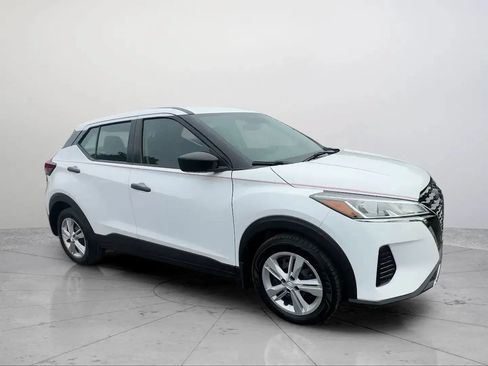Used 2022 Nissan Kicks S FWD image 2