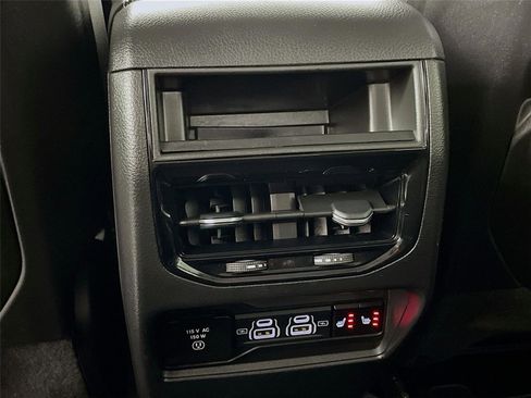 Used 2023 Jeep Grand Cherokee Limited image 27