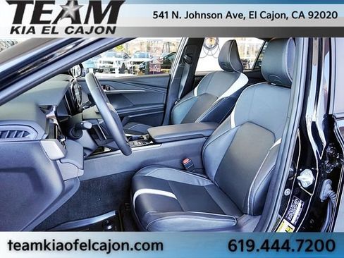 Used 2025 Toyota Camry SE w/ Convenience Package FWD image 15