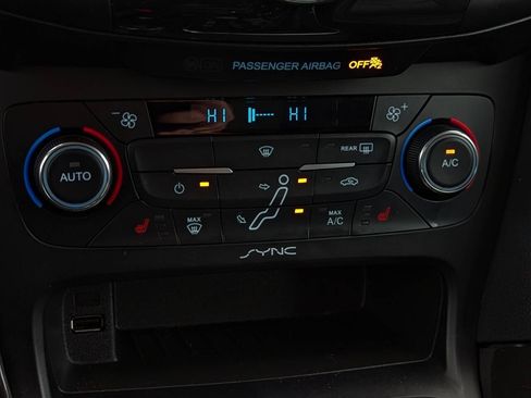 Used 2016 Ford Focus Titanium w/ Titanium Technology Package FWD image 22