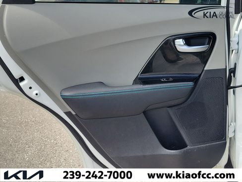 Used 2021 Kia Niro EX Premium FWD image 14