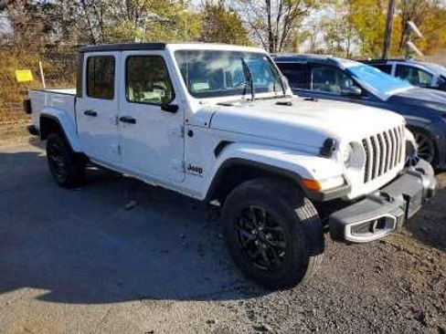 Used 2022 Jeep Gladiator Sport AWD/4WD image 1
