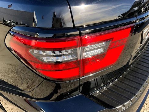 Used 2022 Nissan Armada SL w/ Midnight Edition Package image 27