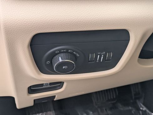 Certified 2024 Jeep Grand Cherokee L Limited w/ Luxury Tech Group II image 15