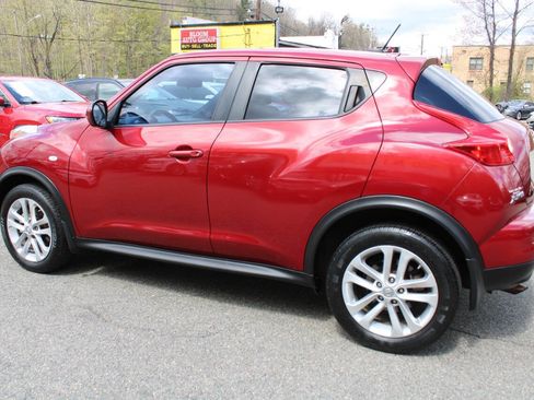 Used 2011 Nissan Juke SV w/ Interior Illumination Pkg image 11