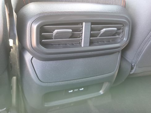Used 2025 Honda Pilot Sport image 13