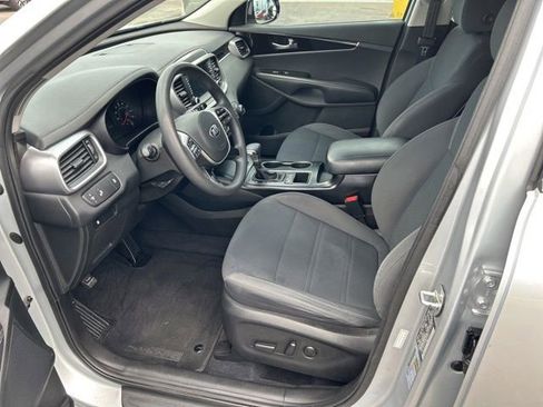 Used 2019 Kia Sorento AWD V6 image 6