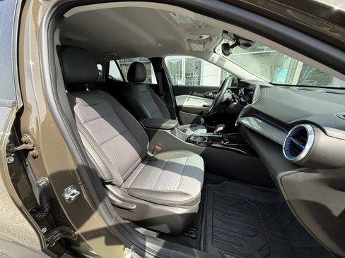 Used 2024 Chevrolet Trax LT w/ LT Convenience Package image 22