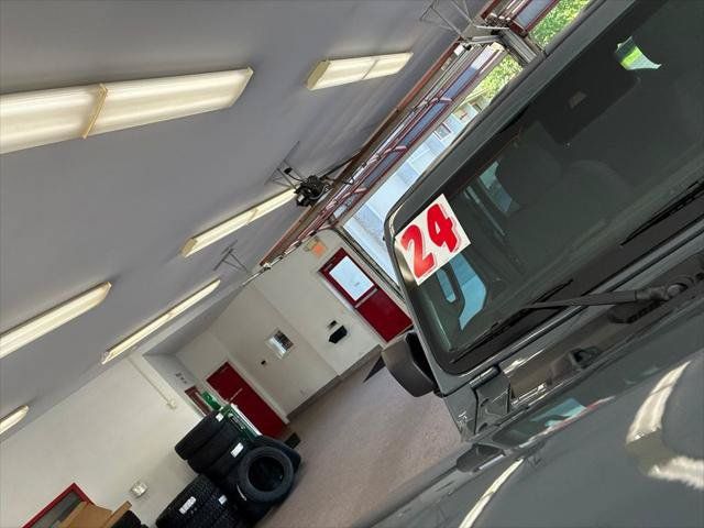 Certified 2024 Jeep Wrangler Unlimited AWD/4WD image 39
