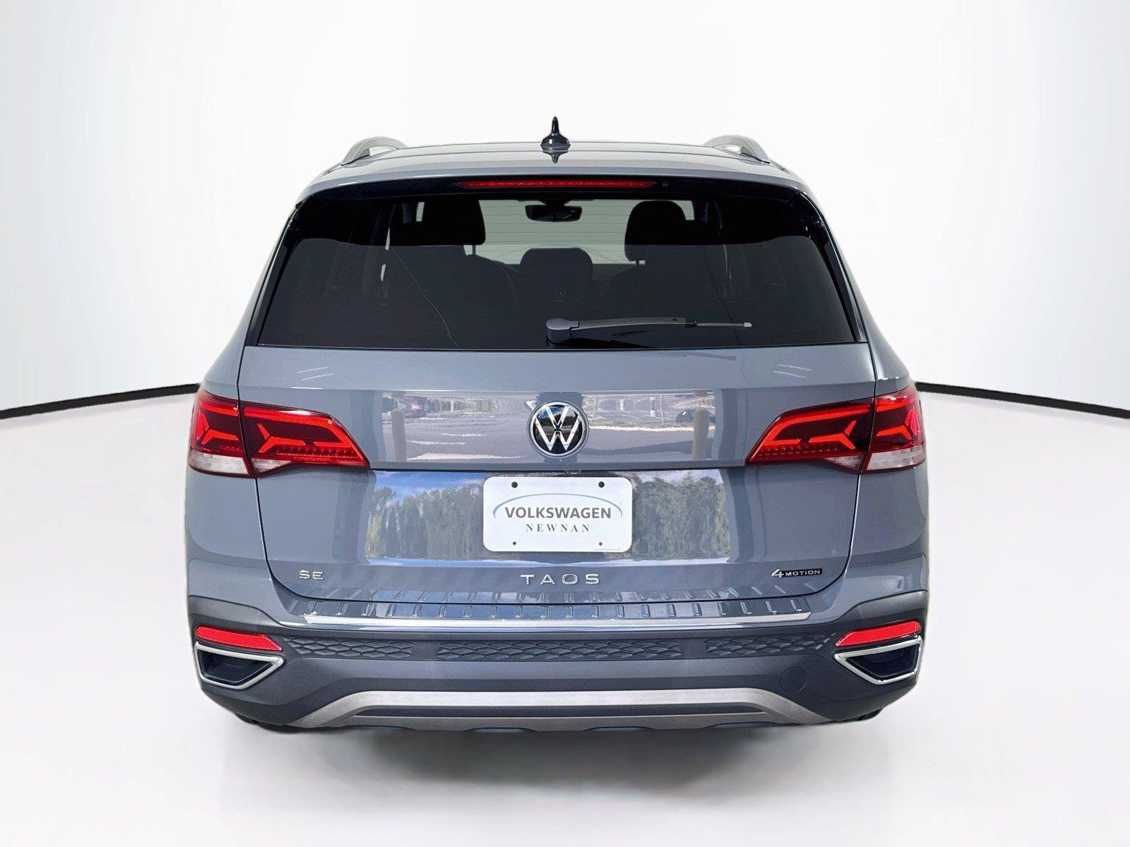 Used 2023 Volkswagen Taos SE w/ Panoramic Sunroof Package AWD/4WD image 5