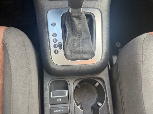 Used 2010 Volkswagen Tiguan SE FWD image 29