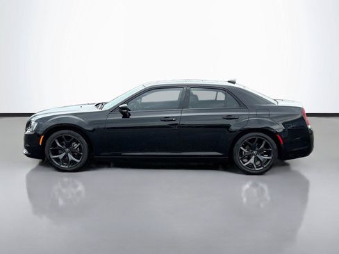 Used 2022 Chrysler 300 S w/ Comfort Group RWD image 7