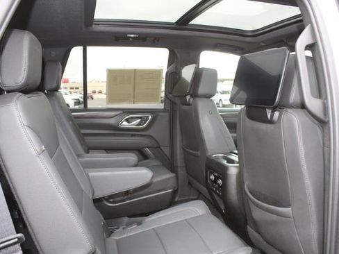 Used 2024 Chevrolet Tahoe Z71 w/ Luxury Package AWD/4WD image 18