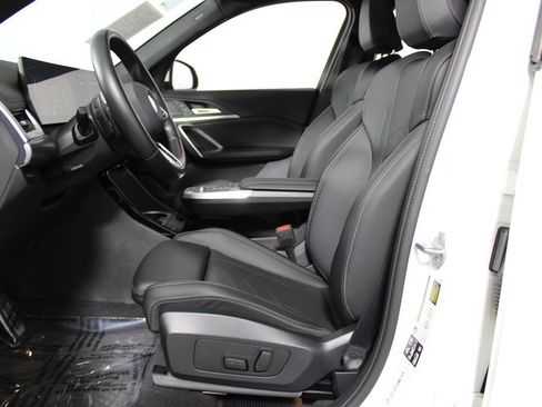 Used 2025 BMW X1 xDrive28i image 16
